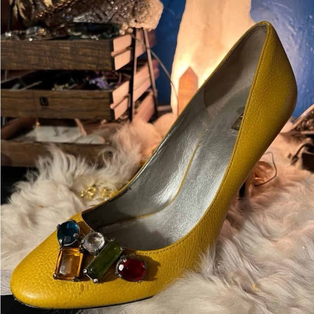 Vintage Report Yellow Leather pumps with Gemstone Accents size 9